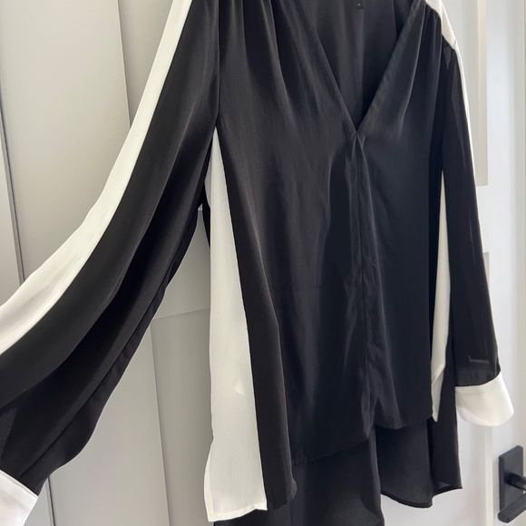 BCBG MaxAzria Colorblock V-Neck shirt- Sz M - Picture 3 of 8